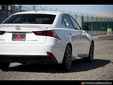 2016 Lexus IS photo 10