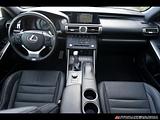 2016 Lexus IS photo 16