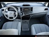 2014 Toyota Sienna photo 16