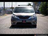 2013 Toyota Sienna photo 2