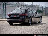 2017 Alfa Romeo Giulia photo 4