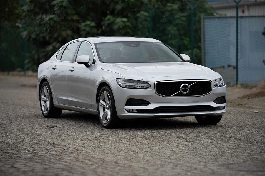 2017 Volvo S90