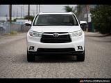 2015 Toyota Highlander photo 2