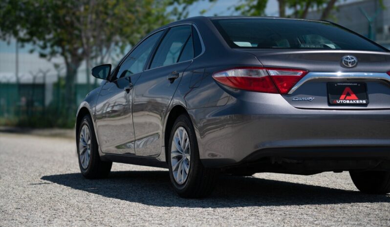 2015 Toyota Camry LE full